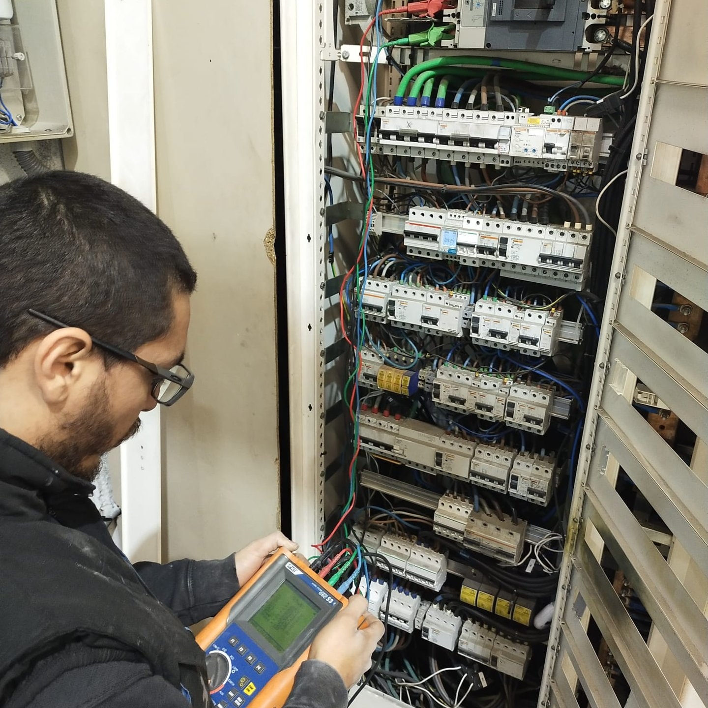 Empresa especializada en instalaciones eléctricas en fábricas e industrias en Valencia